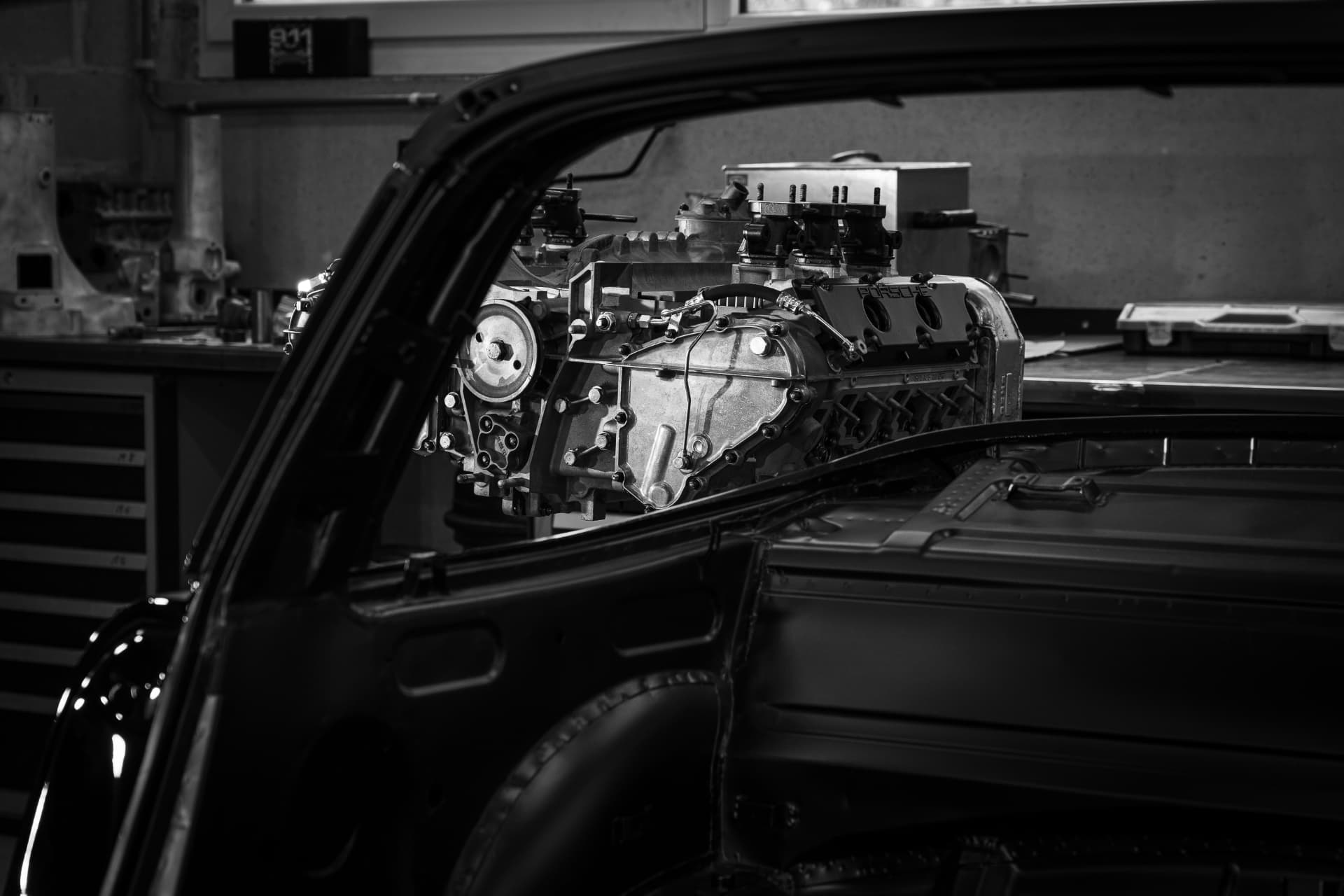 Moteur Porsche à plat préparé pour la repose